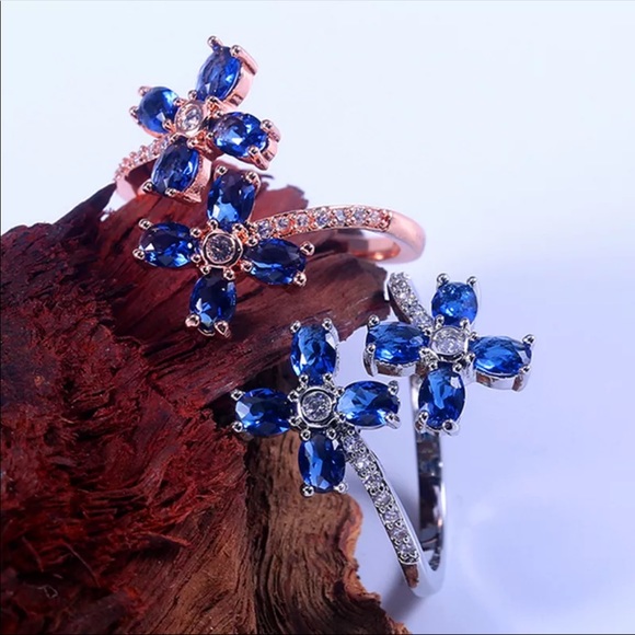 New Women’s925 Silver Flowers Shaped Sapphire Ring - Picture 2 of 2
